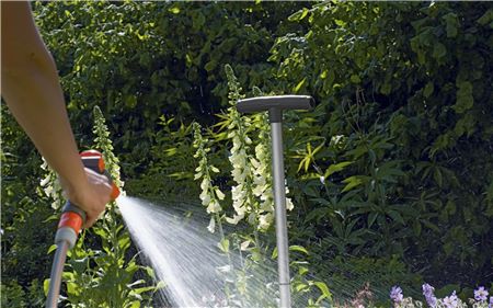 lo spandiconcime e sementi di gardena pu? essere lavato con acqua