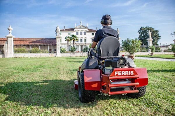 Trattorino Ferris 500S Piatto FAB Tr3ple da 122 cm Motore B&S CXI 724 cc 25HP - immagine 7